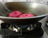 Foto langkah ke 5 dari resep Donat buah naga.