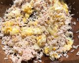 รูปขั้นตอนการทำที่ 2 ของ ข้าวผัดไข่ไส้กรอกเจ (Nasi goreng)