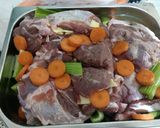 Foto del paso 2 de la receta: Brazuelo de cerdo con salsa de 🌶️ morita