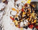 A picture of step 3 of Christmas fruit cake.