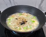 Foto langkah ke 3 dari resep Bakmie Bayam Goreng Nyemek bumbu instant.