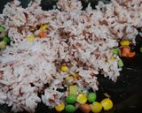 Foto langkah ke 2 dari resep Nasi Goreng Merah Putih.