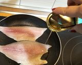 Foto del paso 7 de la receta Dorada en salsa de puerros, anchoas y alcaparras