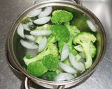 A picture of step 1 of Broccoli with Lemon Butter Sauce.