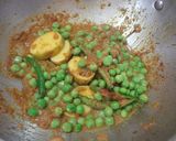 A picture of step 2 of Aloo-Matar Ande Ki Tahari.