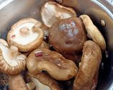 Foto del paso 4 de la receta Setas shiitake al vino tinto con taquitos ibéricos