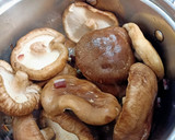 Foto del paso 4 de la receta: Setas shiitake al vino tinto con taquitos ibéricos