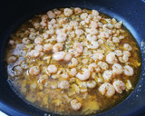 Foto del paso 1 de la receta: Tallarines con gambitas, pimentón y ajos 🍝🦐