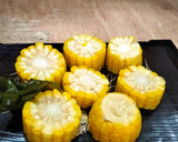 Foto langkah ke 3 dari resep *Jagung Rebus Mentega*.