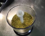 Une image de l'étape 3 de Tarte renversée prunes et pistaches.