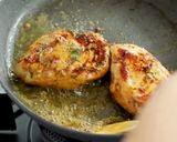 Foto langkah ke 6 dari resep Grilled Chicken with Mushroom Sauce Devina Hermawan.