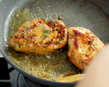Foto langkah ke 6 dari resep Grilled Chicken with Mushroom Sauce Devina Hermawan.