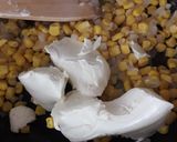 Foto del paso 2 de la receta: Calabacitas rellenas de elote y Philadelphia