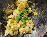 A picture of step 2 of Vada pav fondue.