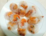 Hình bước làm 4 của món Bánh bột lọc bằng khuôn và muỗng ăn canh