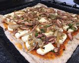 Foto del paso 9 de la receta: Calamardo en alfombra mágica(pizza integral de calamares)