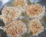 Foto langkah ke 5 dari resep Indomie Goreng Telur Crispy.