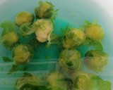 Foto del paso 7 de la receta: Ensalada de coles de Bruselas y atún marinado