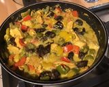 Une image de l'étape 10 de Poulet au curry,poivrons tricolores et pruneaux.