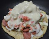 Foto del paso 8 de la receta: Arepa🫓rellena de queso🧀salchicha🌭y ensalada🍅🧅🥕