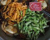 Foto langkah ke 13 dari resep Semur Ayam Telur Buncis dan Wortel.