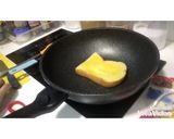 รูปขั้นตอนการทำที่ 2 ของ ขนมปังปิ้งทาเนยช็อคโกแลตนูเทลล่า