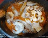 Foto del paso 6 de la receta: Rape en salsa con langostinos y sepia