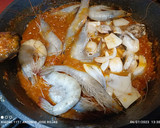Foto del paso 6 de la receta: Rape en salsa con langostinos y sepia