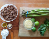Foto del paso 1 de la receta: Pasta integral con espárragos en salsa de limón