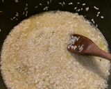 Foto del passaggio 3 della ricetta Risotto funghi e nocciole
