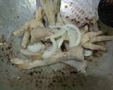 Foto langkah ke 3 dari resep Ceker Tumis Minyak Wijen.