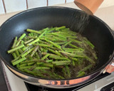 Foto del paso 2 de la receta: Sepia con espárragos verdes