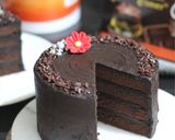 Foto langkah ke 8 dari resep Ultimate Chocolate Dream Cake.