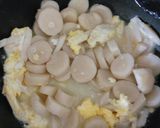Foto langkah ke 2 dari resep Rice Cake scramble egg.