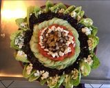 Une image de l'étape 3 de Salade « soleil »poulet grillé tomates betteraves cœur de romaine concombre et feta.