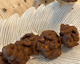 Foto del paso 5 de la receta: 🍫🥜 Bombones de chocolate con frutos secos y pasas🍫🥜