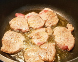Foto del paso 3 de la receta: Solomillo de cerdo al Moscatel con pasas, piñones y cerezas 🔥🔥