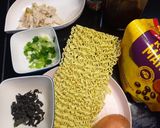 Foto langkah ke 1 dari resep Mie Goreng Ayam dan Rumput Laut.