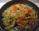 Foto del passaggio 5 della ricetta Pappardelle ricce con cavolo romanesco e salmone affumicato