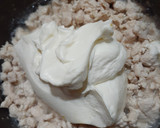 Foto del paso 2 de la receta: Tarta de pollo con queso crema y tapas de semillas