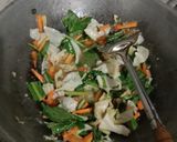 Foto langkah ke 6 dari resep Mie goreng jawa.