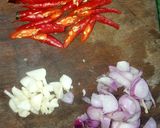 Foto langkah ke 3 dari resep Tumis oncom daun kencur.