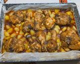 Tepsis csirkecombok zöldségágyon recept fázis 9 fotója