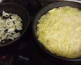 Foto del paso 4 de la receta: Nidos de patatas fritas y mejillones en salsa