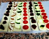Foto del paso 1 de la receta Hojaldritos de verduras 🍅🍄🍇🥒