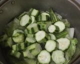 Foto langkah ke 3 dari resep Sup Oyong Sawi Putih.