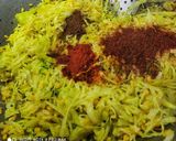 मूग डाळ टाकून पत्ता कोबीची भाजी (Moong Dal Patta Kobichi Bhaji Recipe In Marathi) रेसिपी स्टेप 4 फोटो 