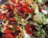 Une image de l'étape 8 de Salade de frisée aux tomates cerises,olives et câpres.