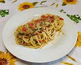 Foto del passaggio 9 della ricetta Spaghetti con Peperoni Arrostiti e Filetti di Sgombro Sott'olio