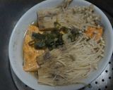 Foto langkah ke 4 dari resep 18.Tim Salmon dan Jamur Enoki, Sehat, Super Lezat, Cepat Buatnya.